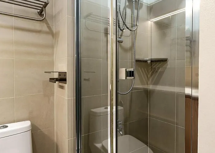 Comfort Free Parking Fame Mall Access Apartment *