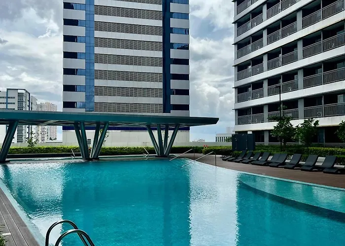 Comfort Free Parking Fame Mall Access Apartment