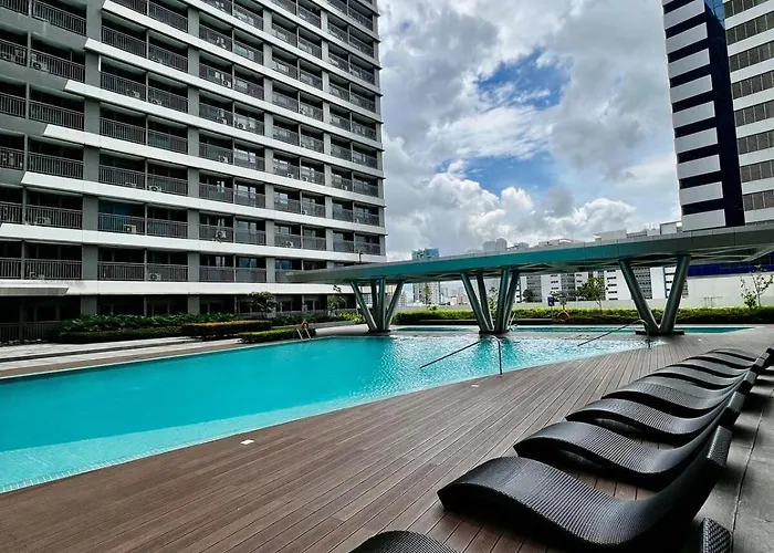 Comfort Free Parking Fame Mall Access Apartment Manila