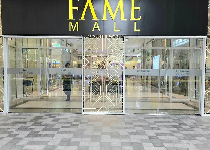 Comfort Free Parking Fame Mall Access Apartment